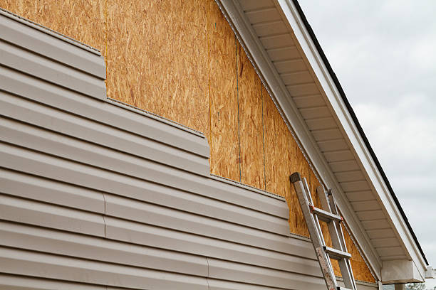 Professional Vinyl Siding technician working in Florence, NJ